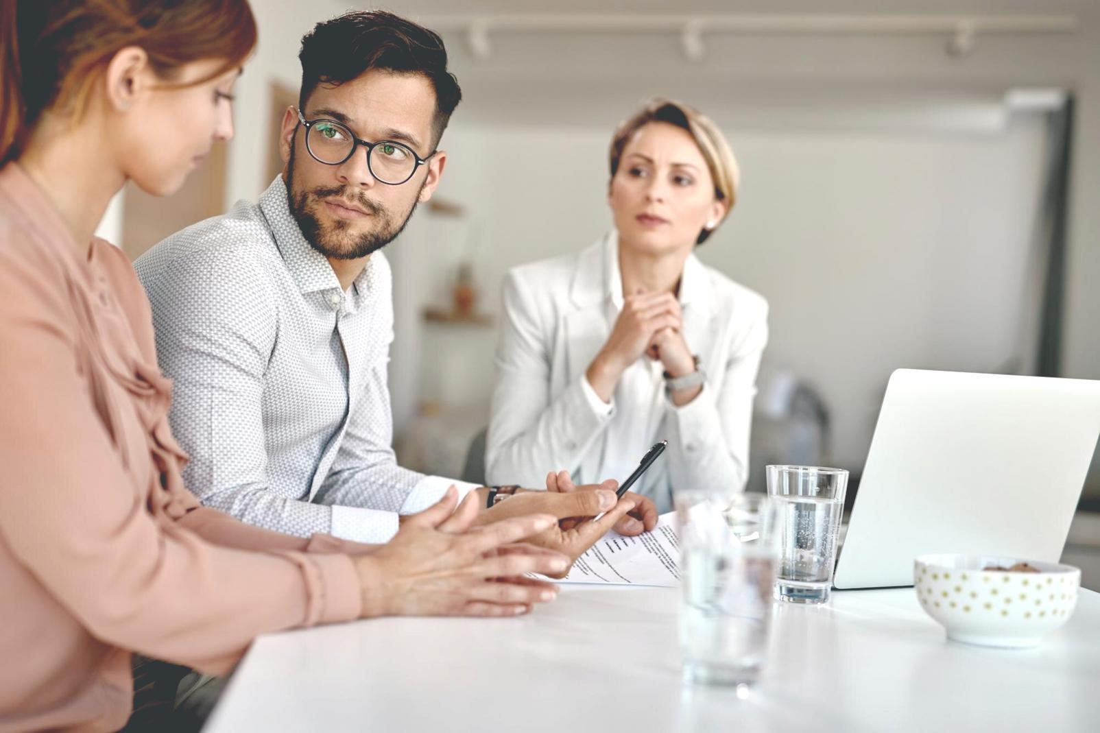 Cliente satisfeito com educação financeira fynoravianths
